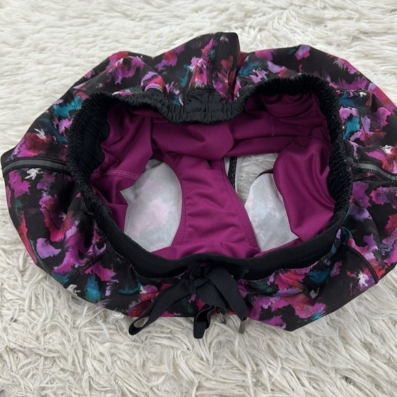 Lululemon Hotty Hot Short (Long) Mini Midnight Bloom Black Deep Fuschia / Black - Picture 3 of 5